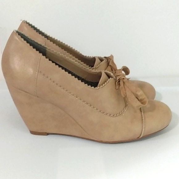 CROWN VINTAGE WEDGE HEEL ROUND TOE LACE UP PUMPS SIZE 8.5 NWT - Picture 4 of 11